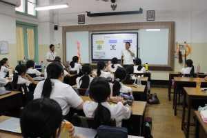 Program Kemenkeu Mengajar di SMP Santa Ursula Jakarta