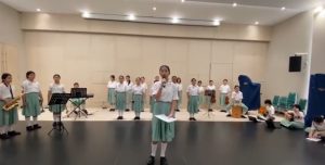 Persiapan Musikalisasi Puisi oleh Kelas VII-3 dengan Menyanyikan Lagu yang Berjudul “Persahabatan” By SMP Santa Ursula Jakarta