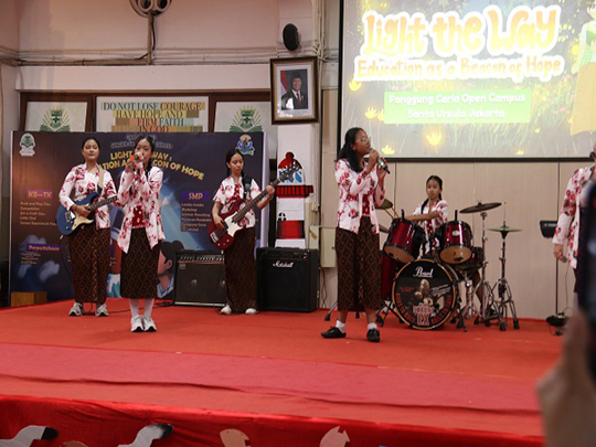 Open Campus Sekolah Santa Ursula Jakarta