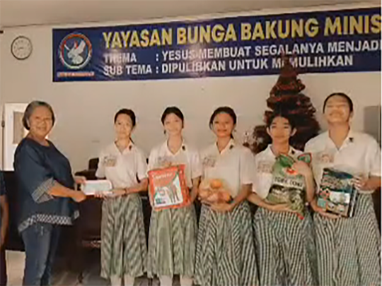 Berkunjung ke beberapa panti