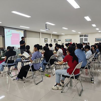 Retret siswi kelas IX.
